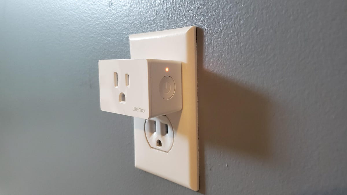 This fuss-free outdoor smart plug is ready to manage your holiday display -  CNET