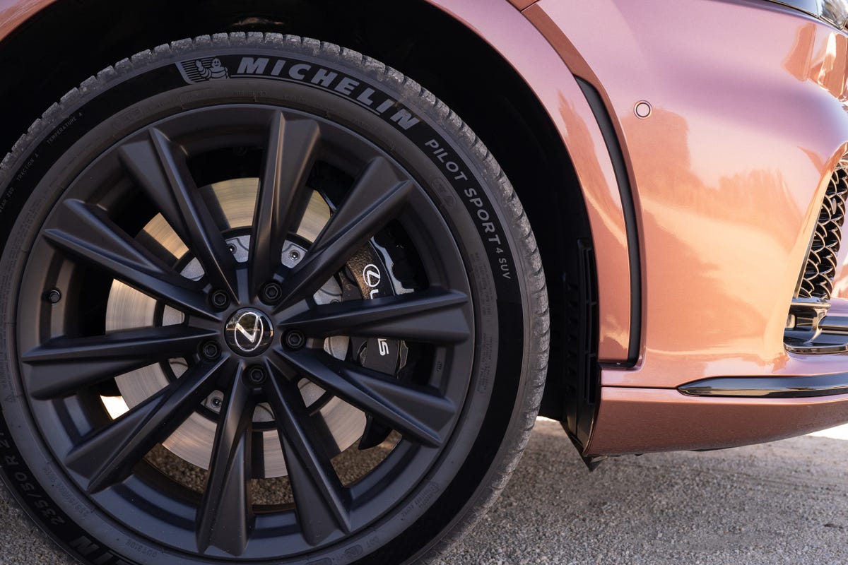 2023 Lexus RX 500h wheel and tire detail