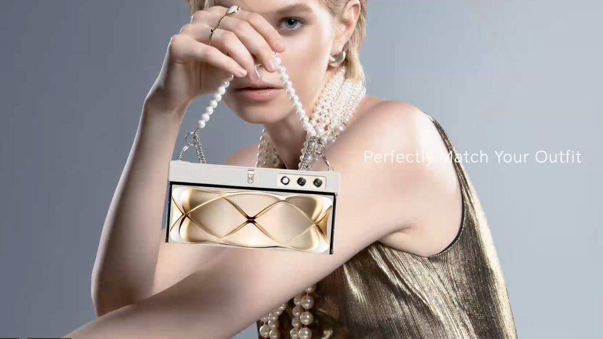 Read more about the article Honor’s New Folding Telephone Doubles As a Purse. Kind Of.