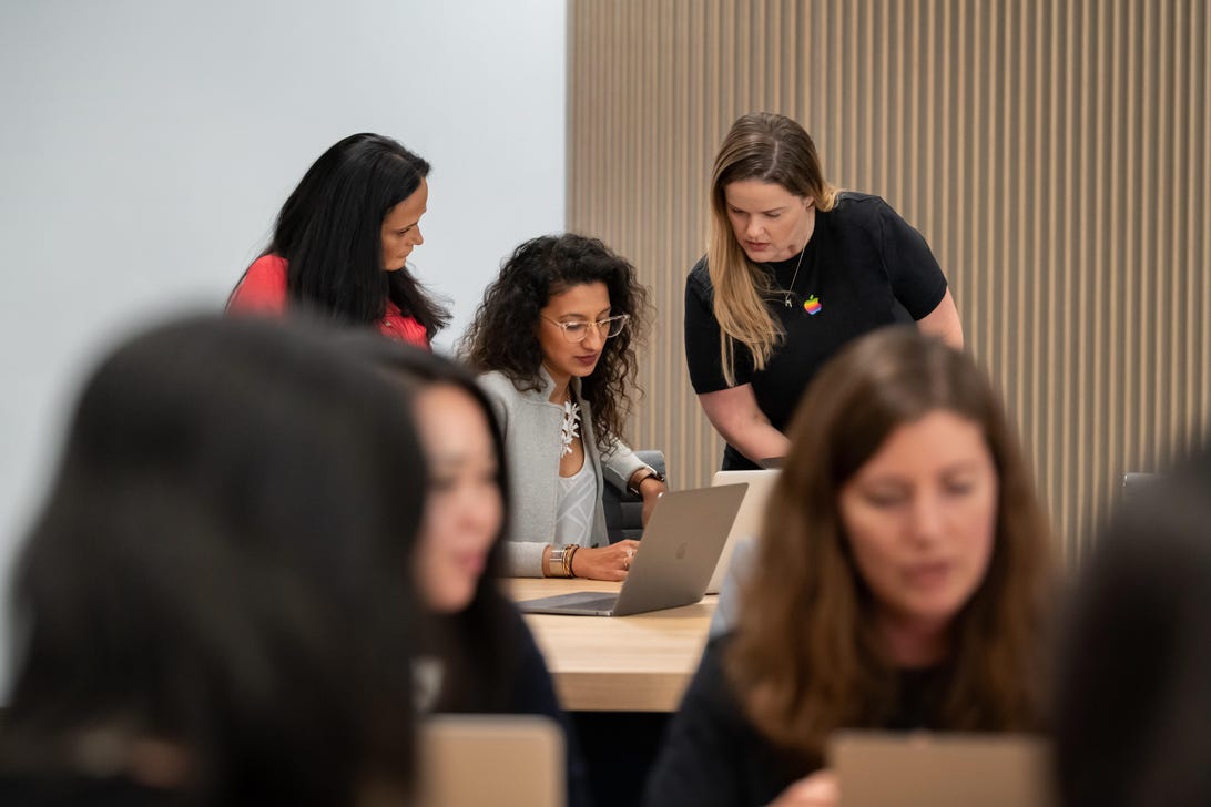 Apple starts Entrepreneur Camp to help female app developers