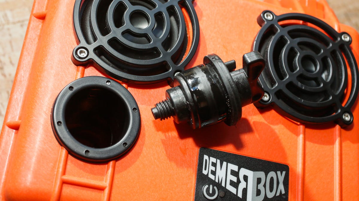 demerbox-bluetooth-speaker-01.jpg