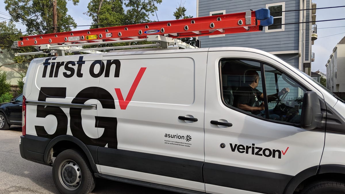 Image of Verizon 5G van