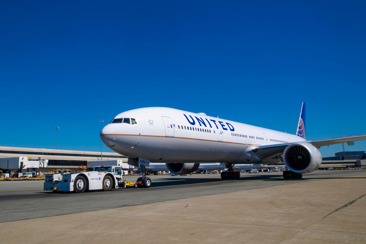 A tractor pushes United Airlines Flight 1615 back from the gate.