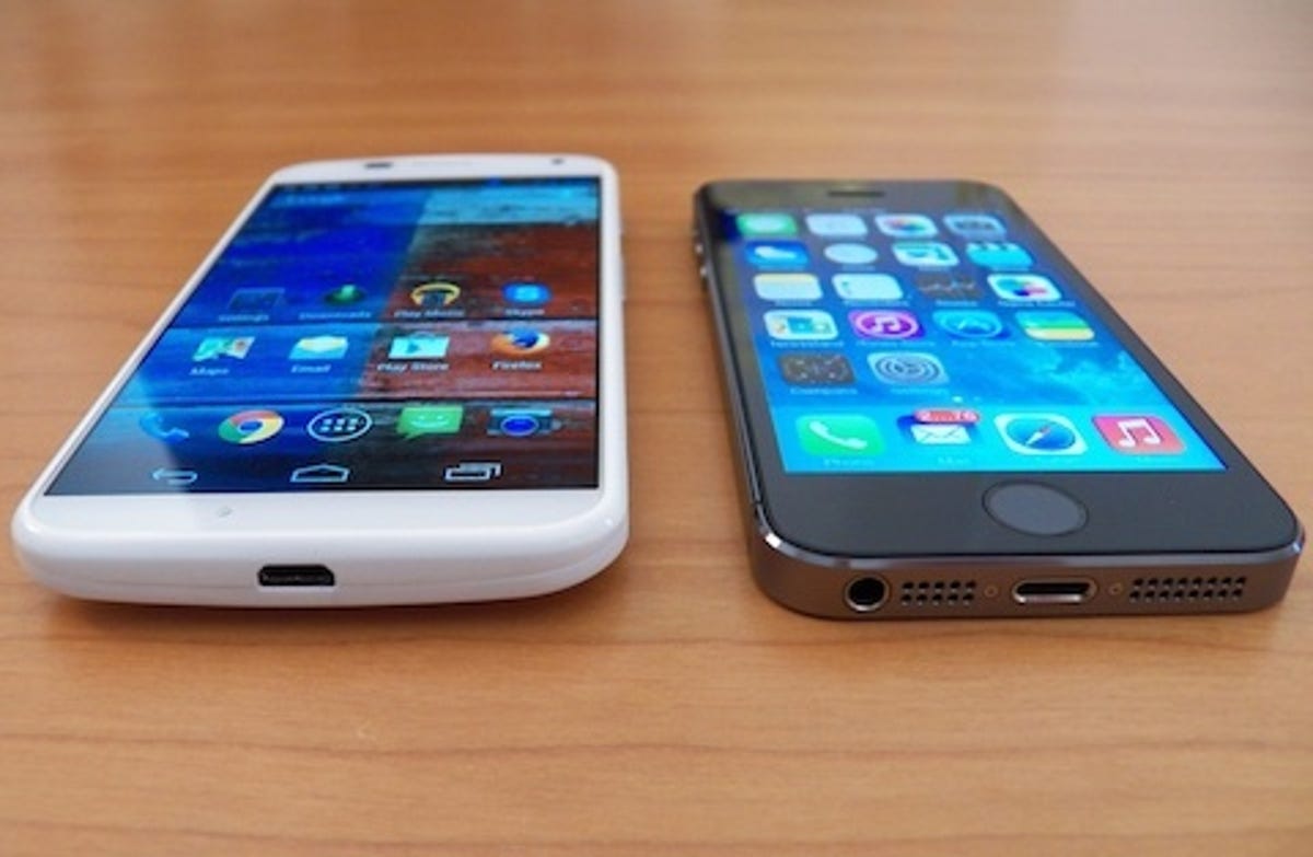 Moto X (left) and iPhone 5S.