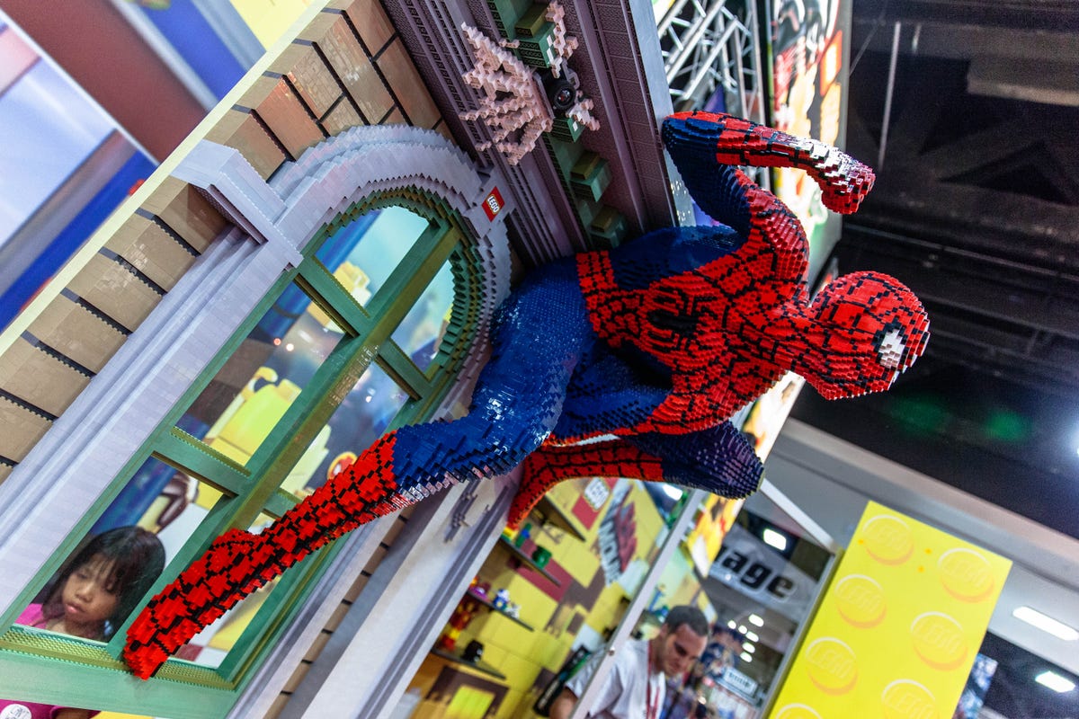 2014-sdcc-preview-night-lego-spider-man.jpg