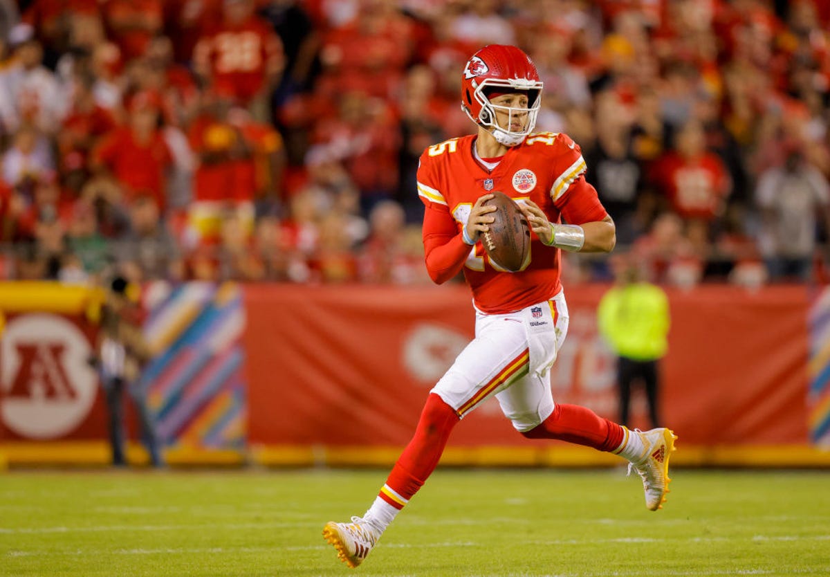 NFL Week 7: How to Watch Chiefs vs. 49ers, Steelers vs. Dolphins, RedZone and More Without Cable
                        We are nearing the NFL season's midway point.