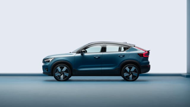 2022-volvo-c40-recharge-ev-crossover-coupe-116