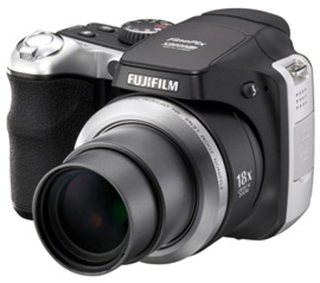 The FinePix S8000fd boasts a long, yet wide 18X optical zoom lens.