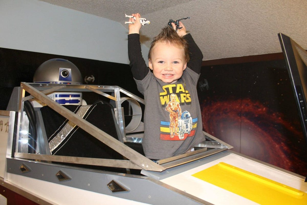 X-wing figher bed young jedi