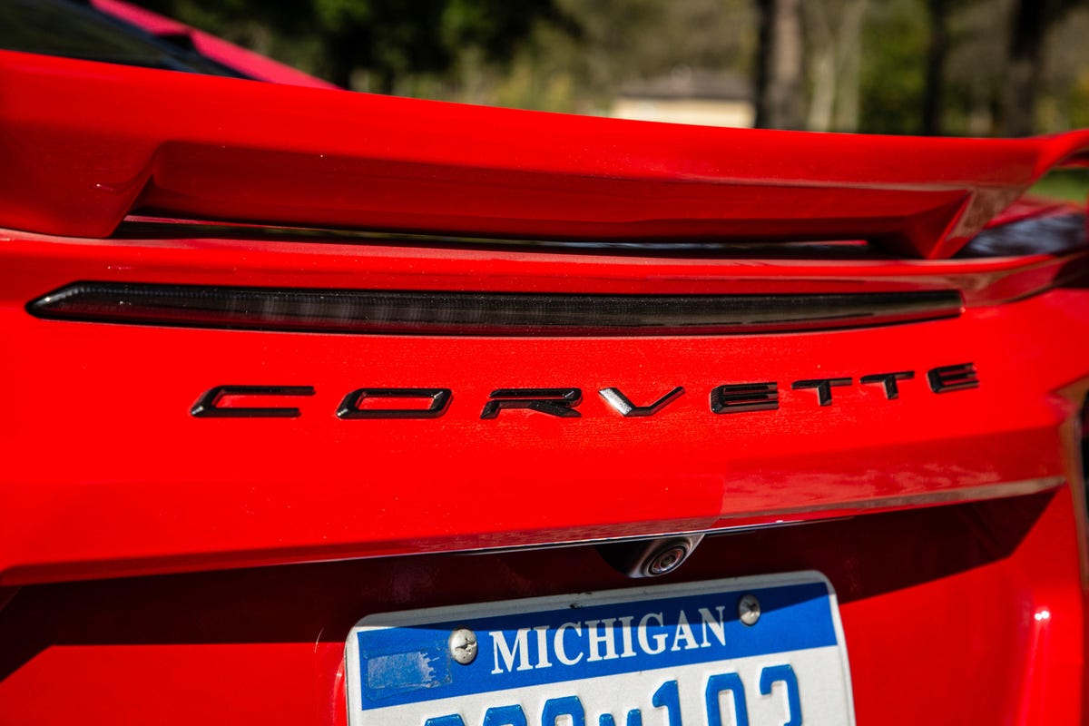 2020-chevy-corvette-c8-12
