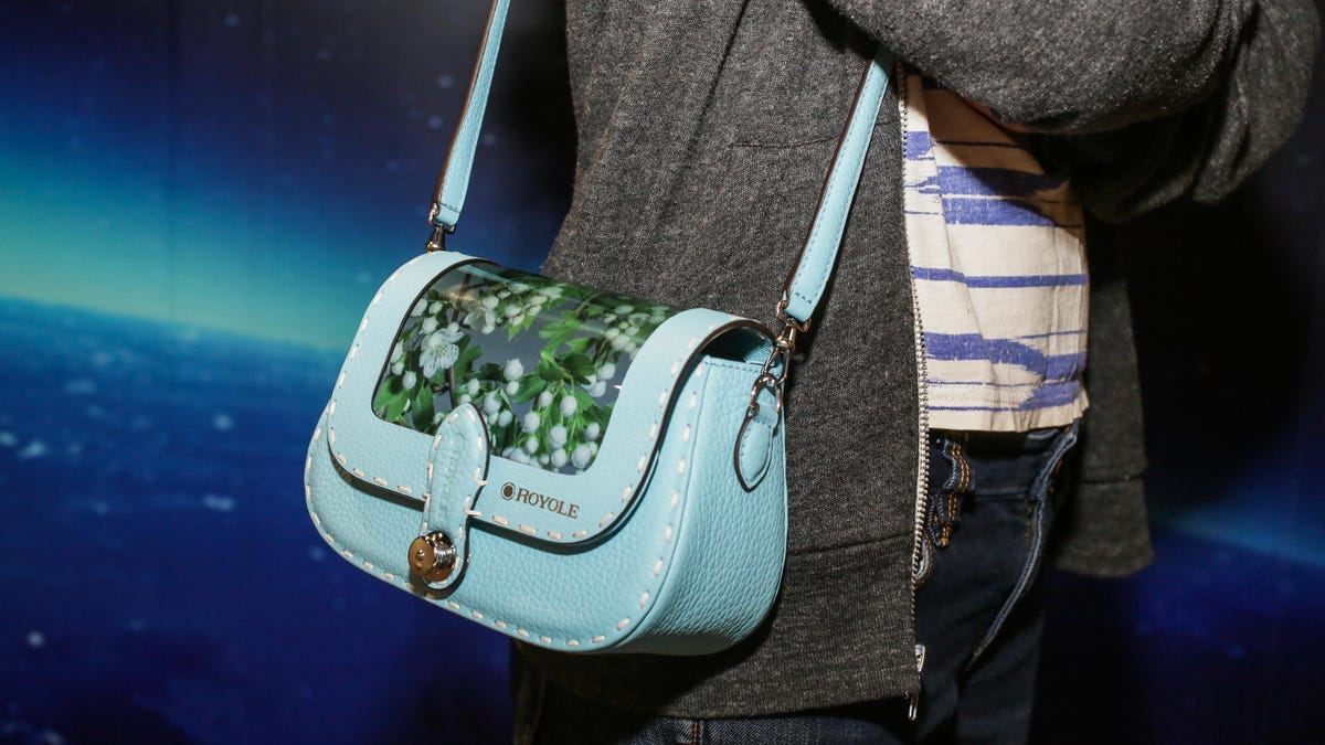 06-royole-flexible-screen-handbags