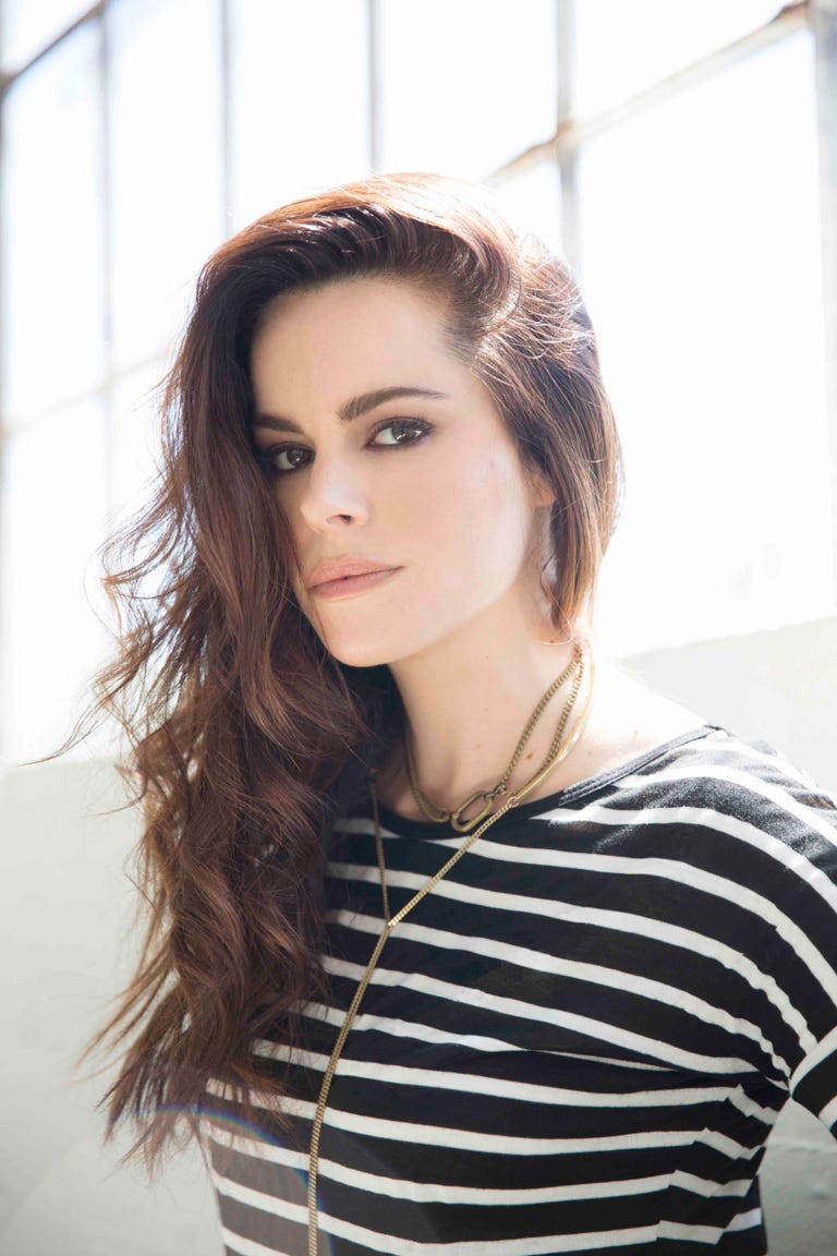 Emily Hampshire Explains How Her Demi Lovato Interview Turned Into Clickbait Cnet