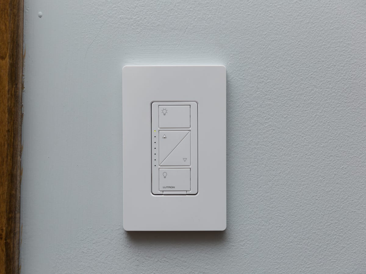 lutron-caseta-in-wall-wireless-smart-lighting-kit-product-photos-7.jpg