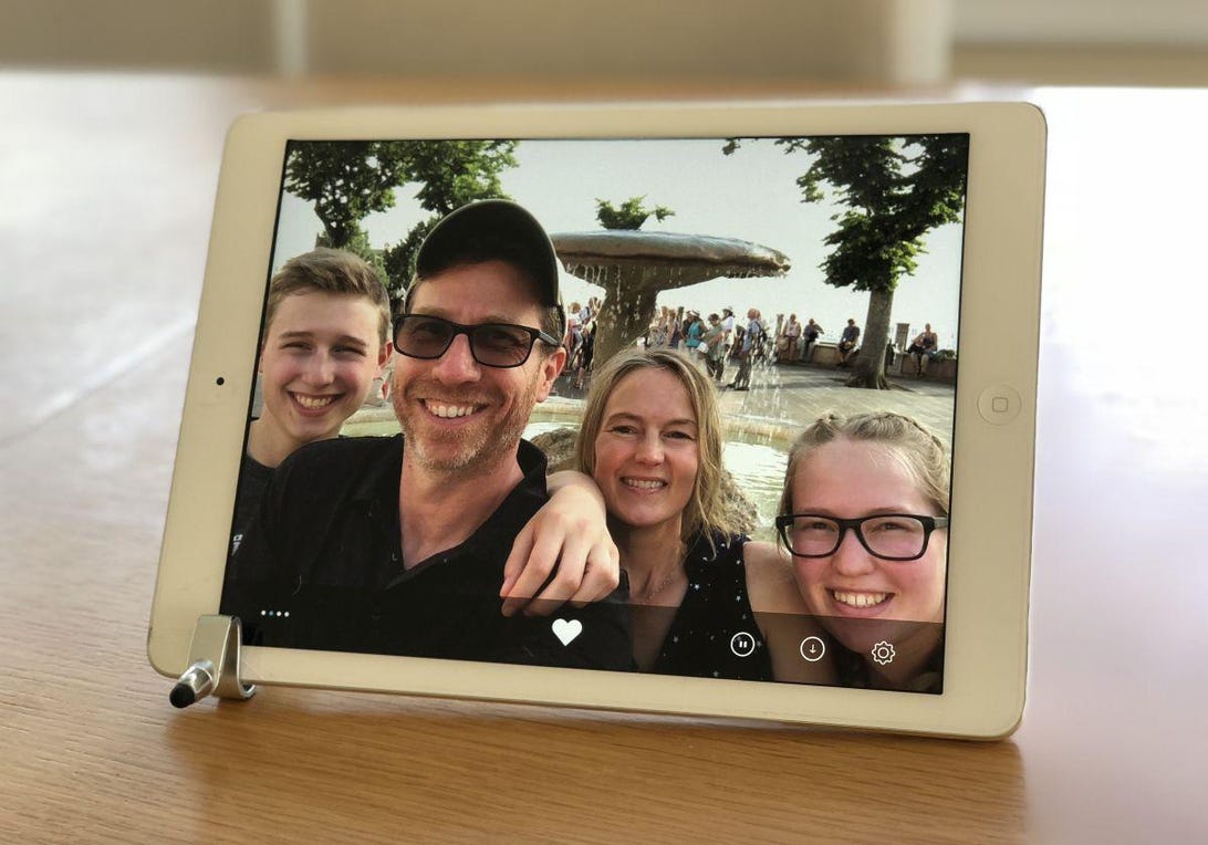 Turn your old iPad into a photo frame for 