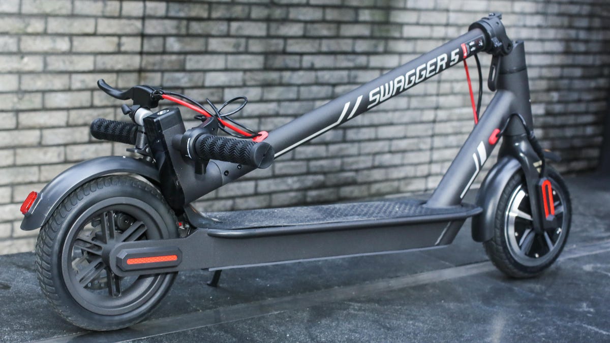 08-swagtron-swagger-5-electric-folding-scooter