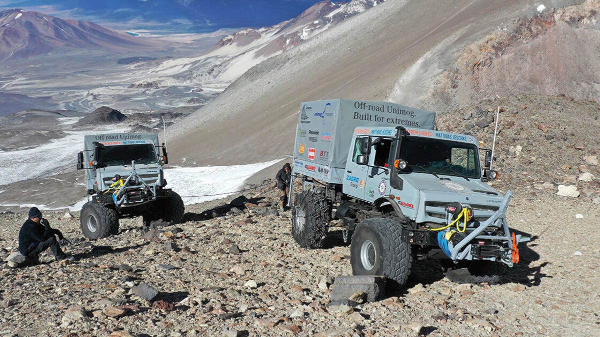 Two awesome Mercedes-Benz Unimog trucks set a new altitude world record -  CNET