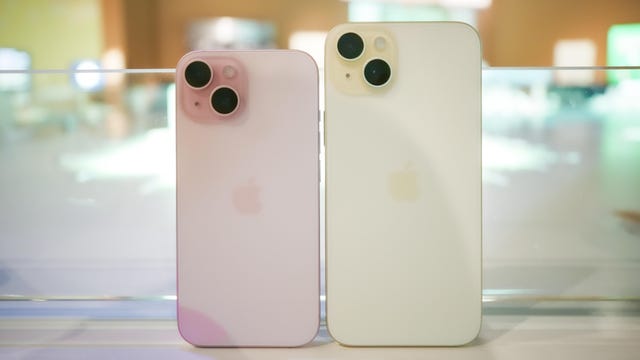 The back of the iPhone 15 (left) and iPhone 15 Plus (right)