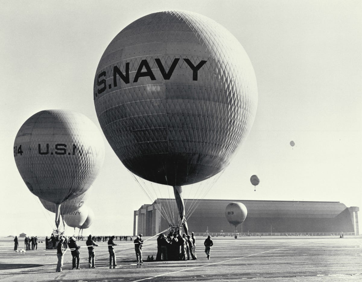 Navy_balloons_2.jpg