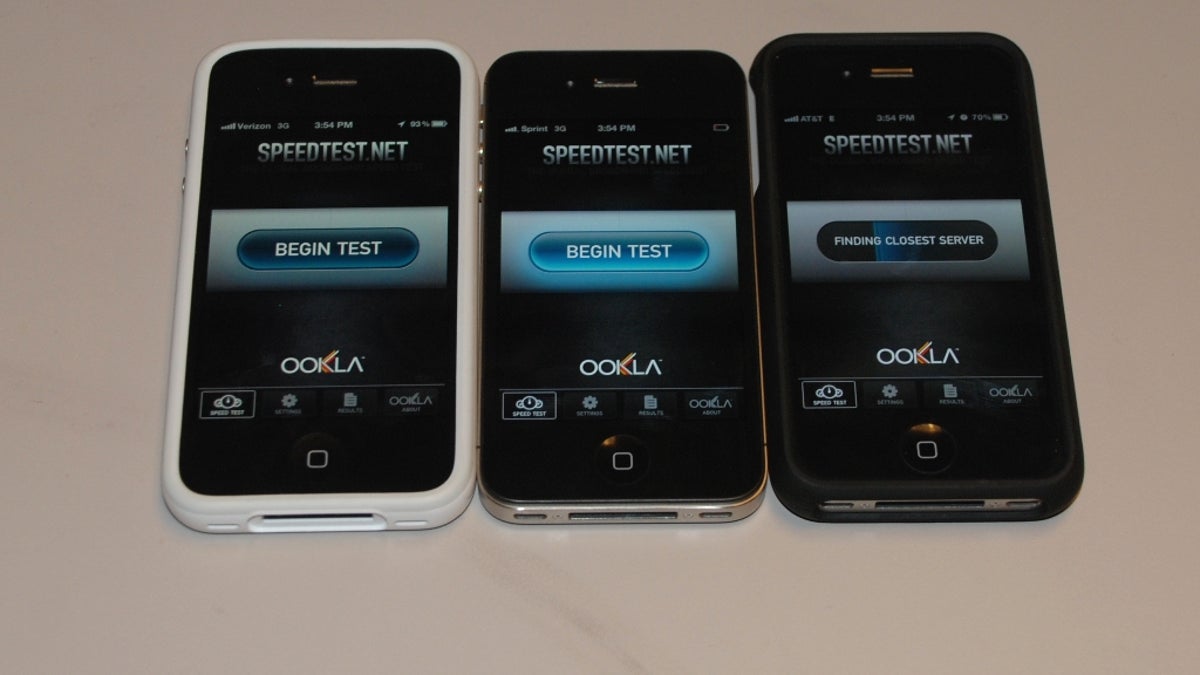 At CNET&apos;s offices, the iPhone 4S from AT&T has a hard time getting a 3G connection.