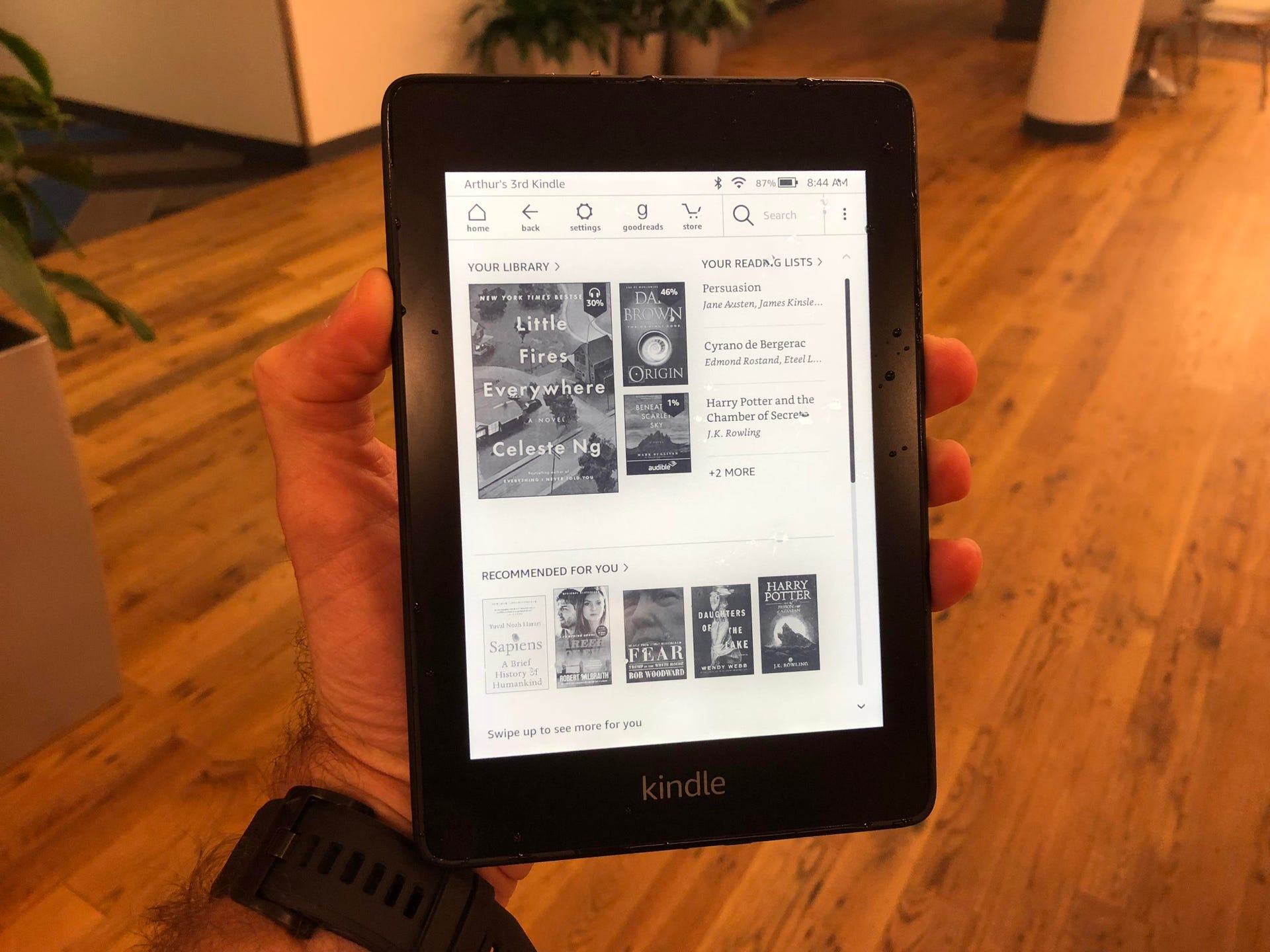 new-kindle-paperwite-in-hand