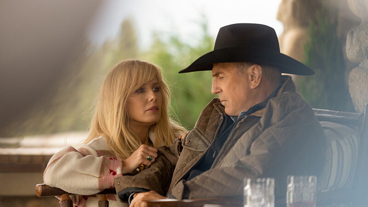 John and Beth Dutton speak closely on the ranch house&apos;s porch.