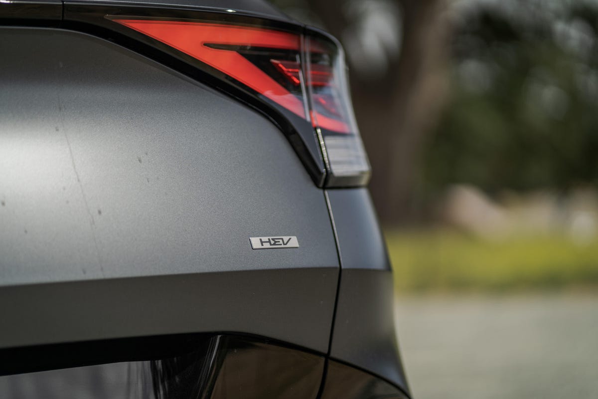 2023 Kia Sportage Hybrid SX in shadow matte gray