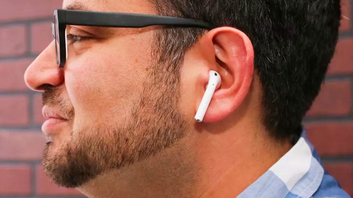 cnet-apple-airpods-2017