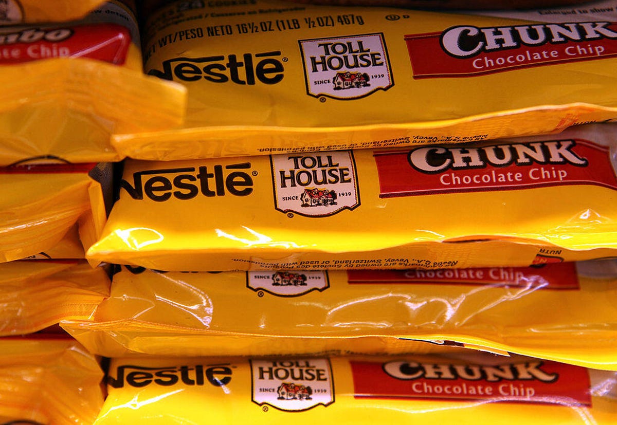 Una bolsa de chispas de chocolate Nestlé Toll House Cookie