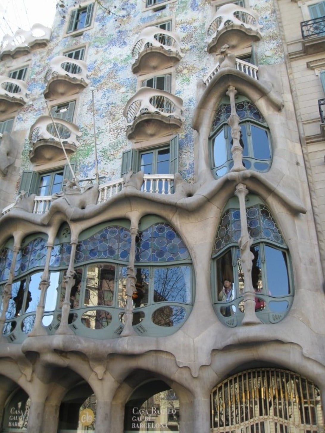 Barcelona-_Gaudi_building.jpg