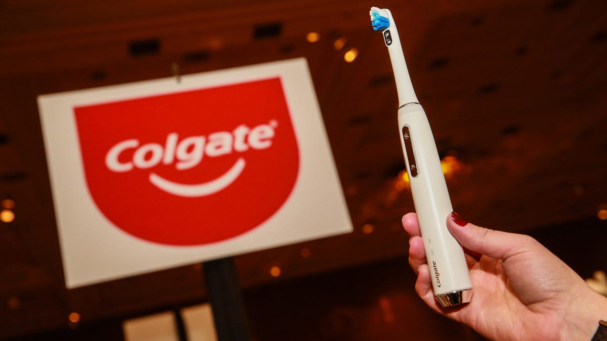 001-colgate-toothbrush