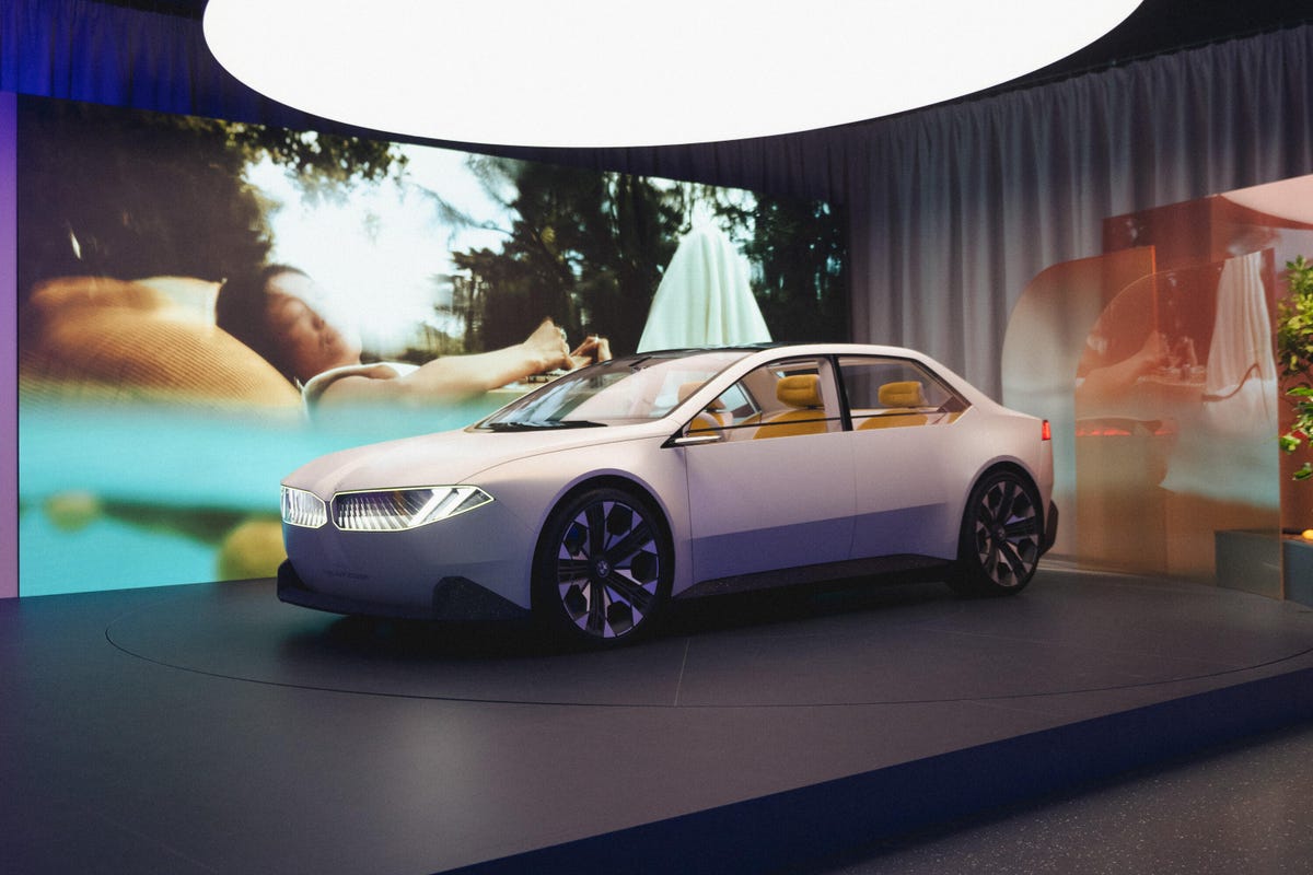 BMW Vision Neue Klasse concept debuts