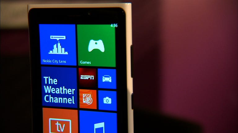 Heavy Nokia Lumia 920 makes an impression