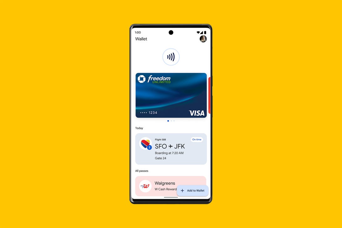 Google Wallet visar ett digitalt kreditkort och boardingkort