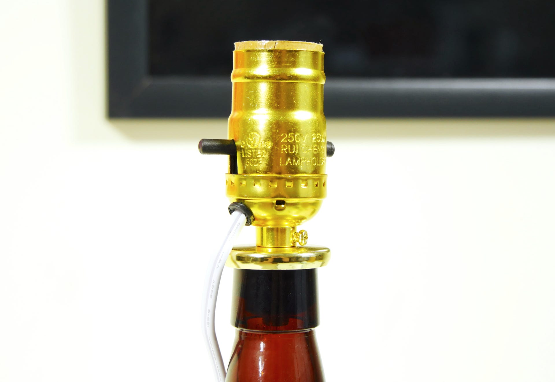 turn-old-bottles-into-lamps-2.jpg