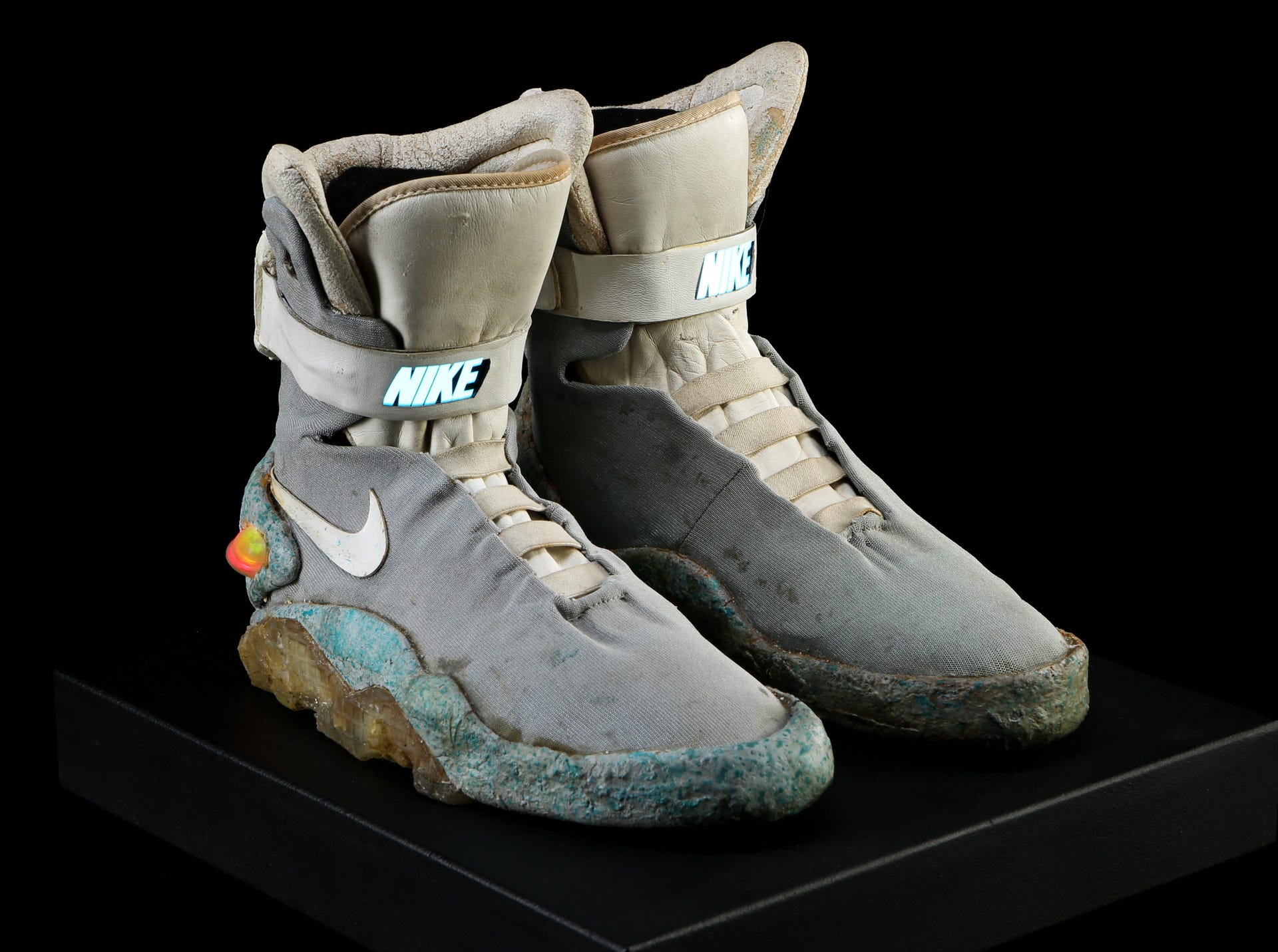 Back to the Nike Mag shoes can be yours - CNET