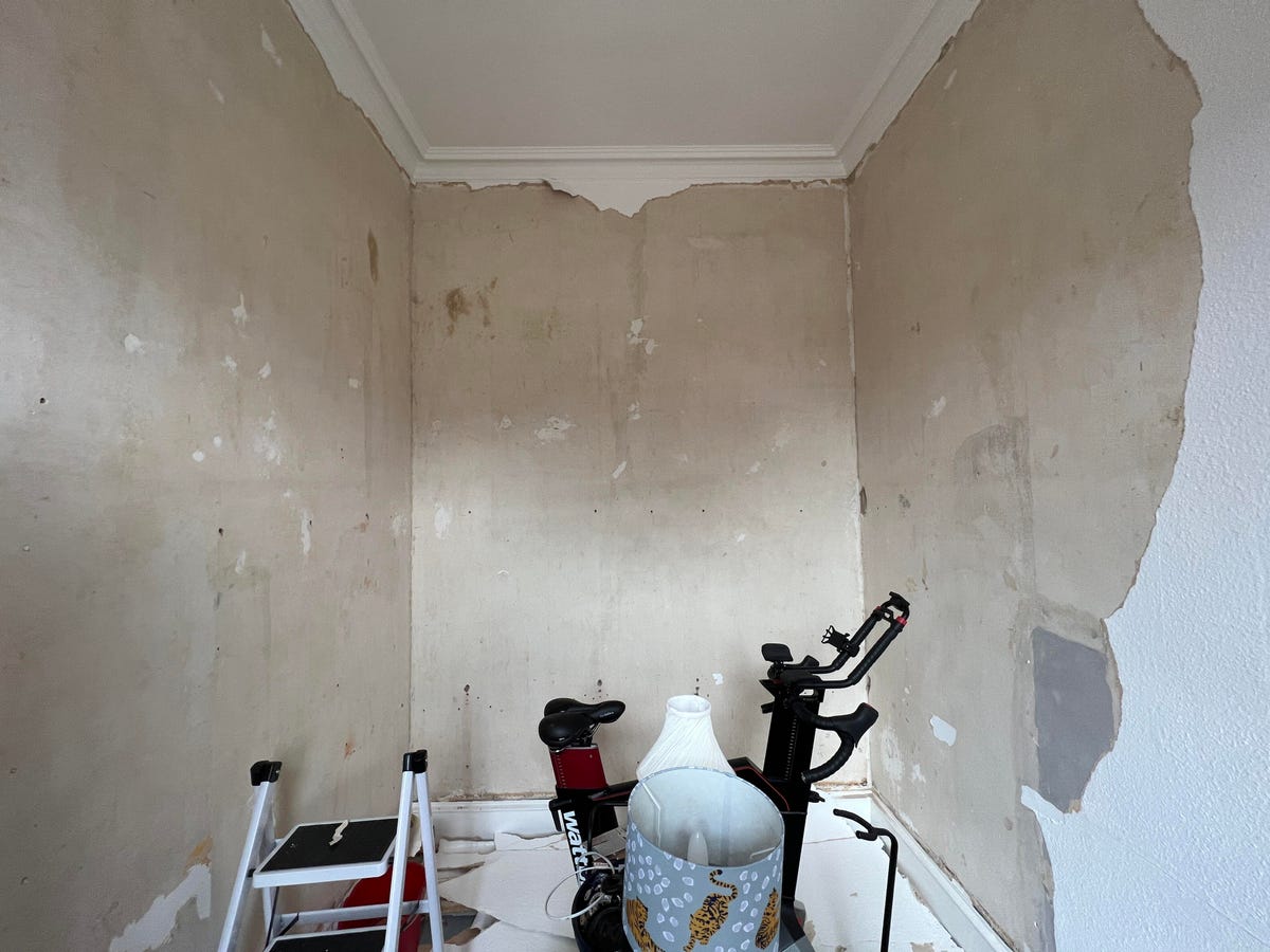 How to Remove Wallpaper in an Old or Period House - CNET