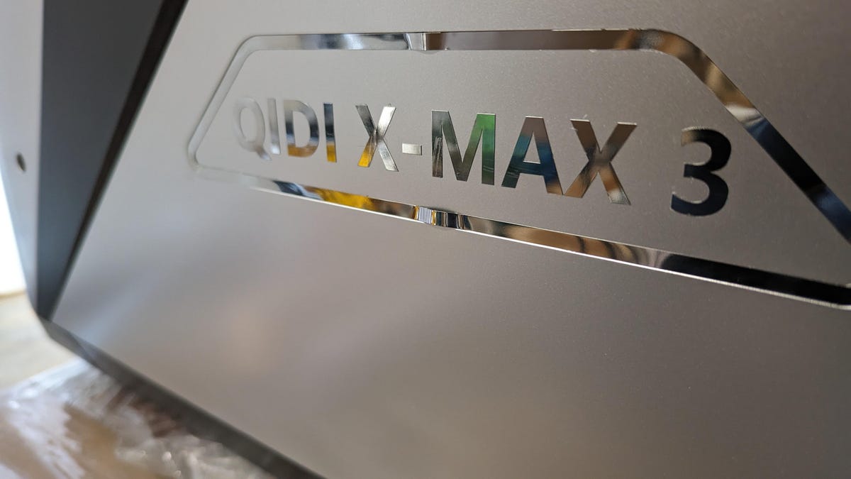 Peeling trim on the Qidi X-Max 3