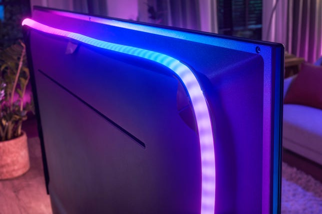 philips-hue-play-gradient-lightstrip-behind-the-tv-light-strip