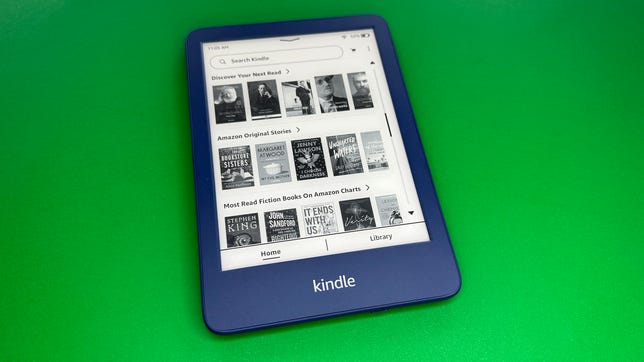 Kindle 2022 E-Reader Review: The Cheaper Alternative to the Paperwhite -  CNET