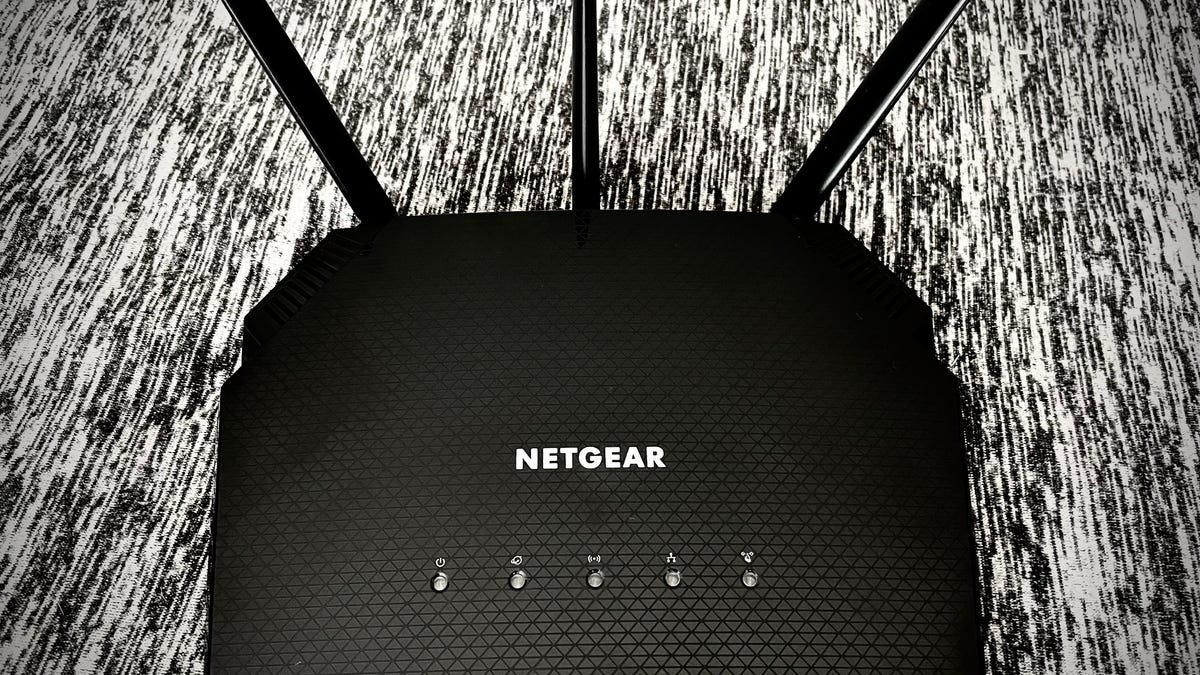 netgear-r6700ax-wi-fi-6-router-promo-2