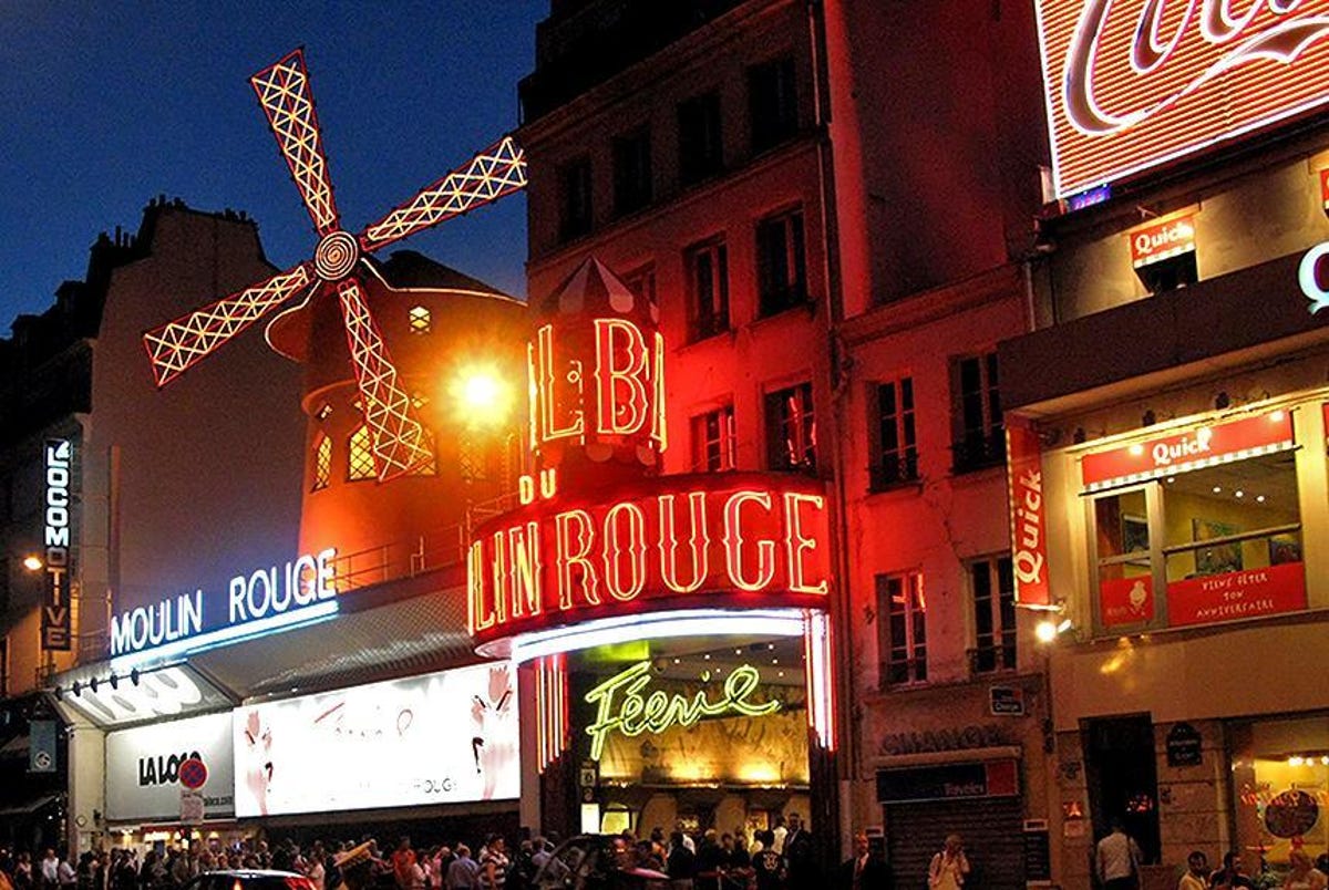 Moulin_rouge_at_midnight.jpg