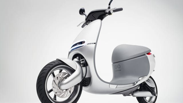 3-quarter-view-front-gogoro-smartscooter-quarter-view-from-front-left-on-white.jpg