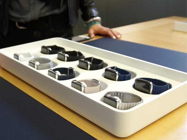 Apple Watch portable fitting tray