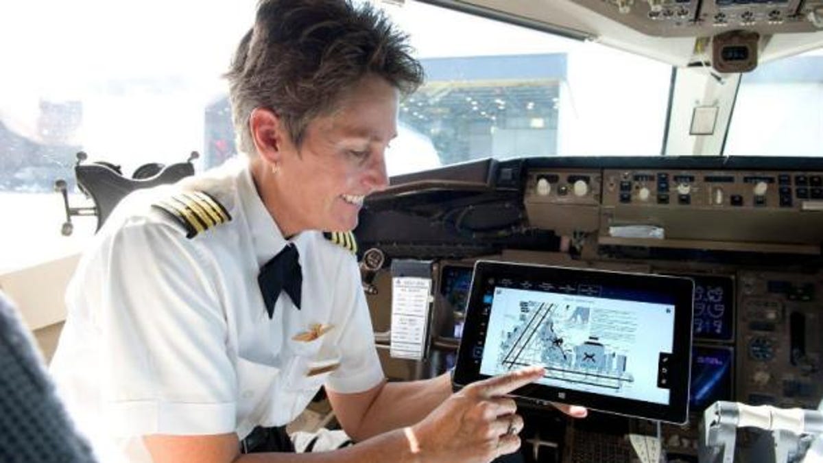 A Delta Air Lines pilot with a Surface 2