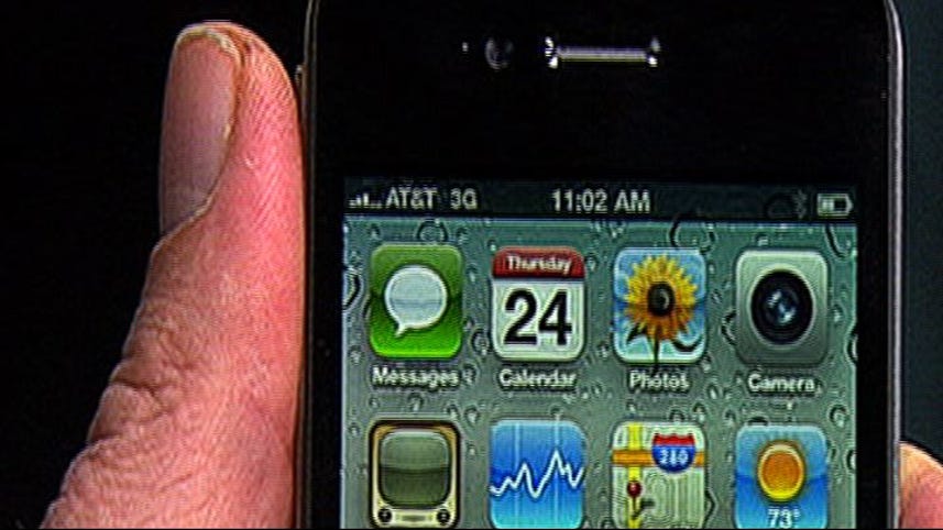 Are you killing your iPhone 4 signal?