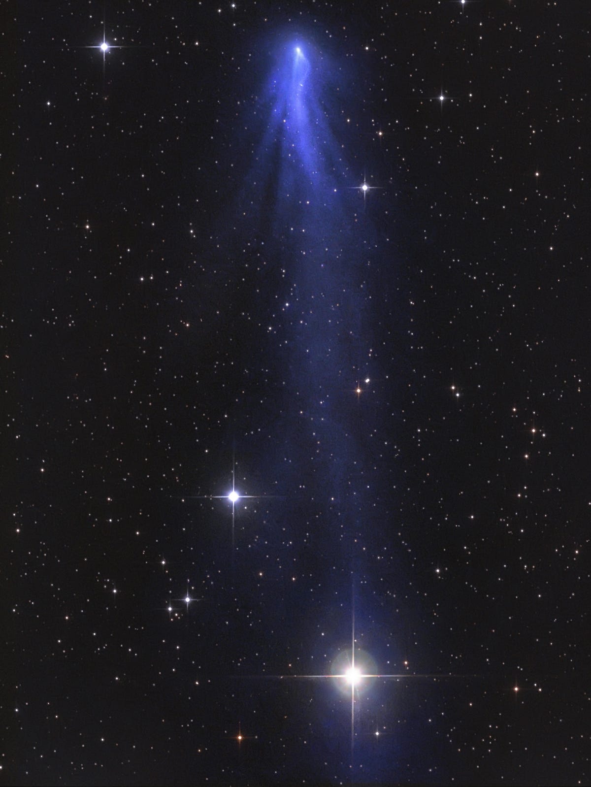 comet-c2016-r2-panstarrs-the-blue-carbon-monoxide-comet-rotating-comet-tails-on-january-19th-2018-c-gerald-rhemann-1
