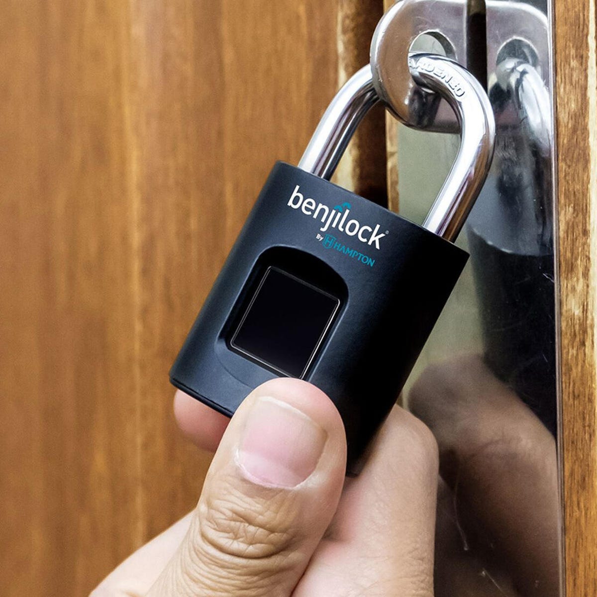 Save 15% on this smart padlock you unlock with your fingerprint