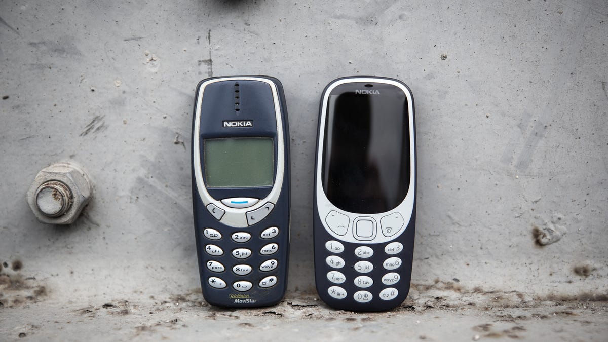 old-nokia-3310-meets-new-3310.jpg