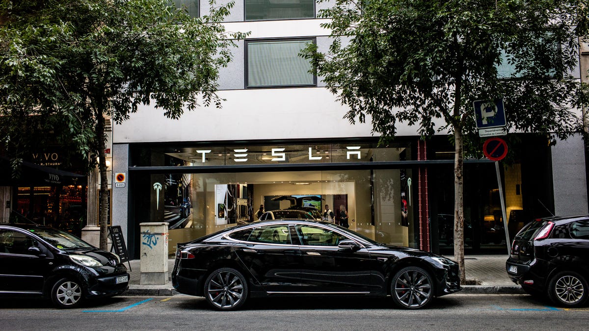 Tesla Store In Barcelona