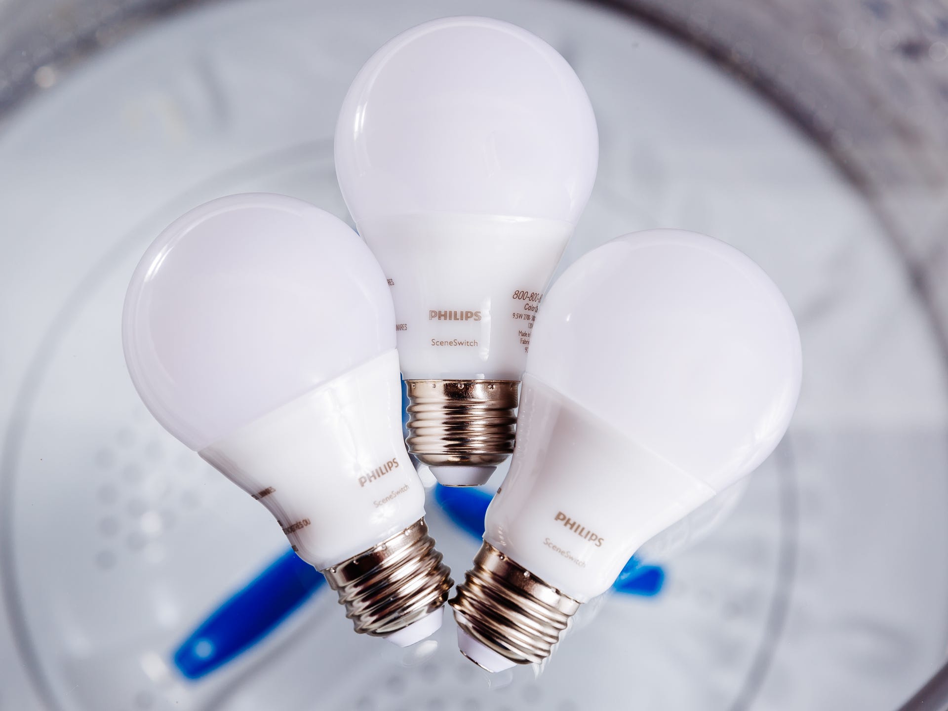 Philips Equivalent LED review: These Editors' Choice-winning LED bulbs can dim without - CNET